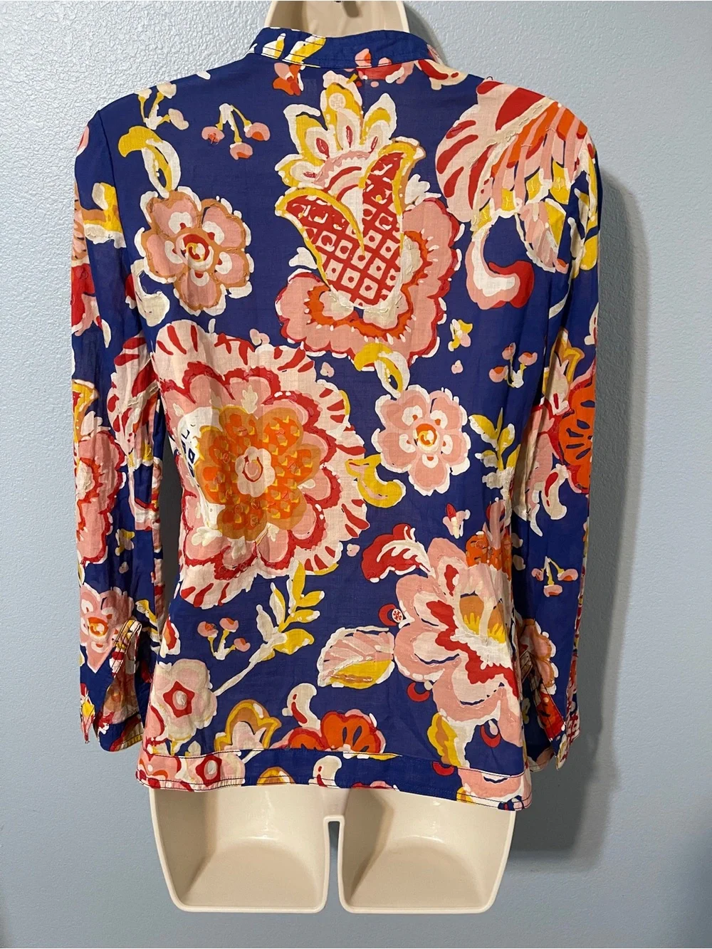 Tory Burch lightweight neck
